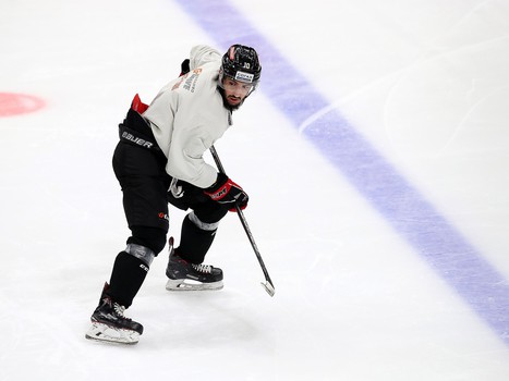 Снова на льду. «Авангард» вернулся к работе