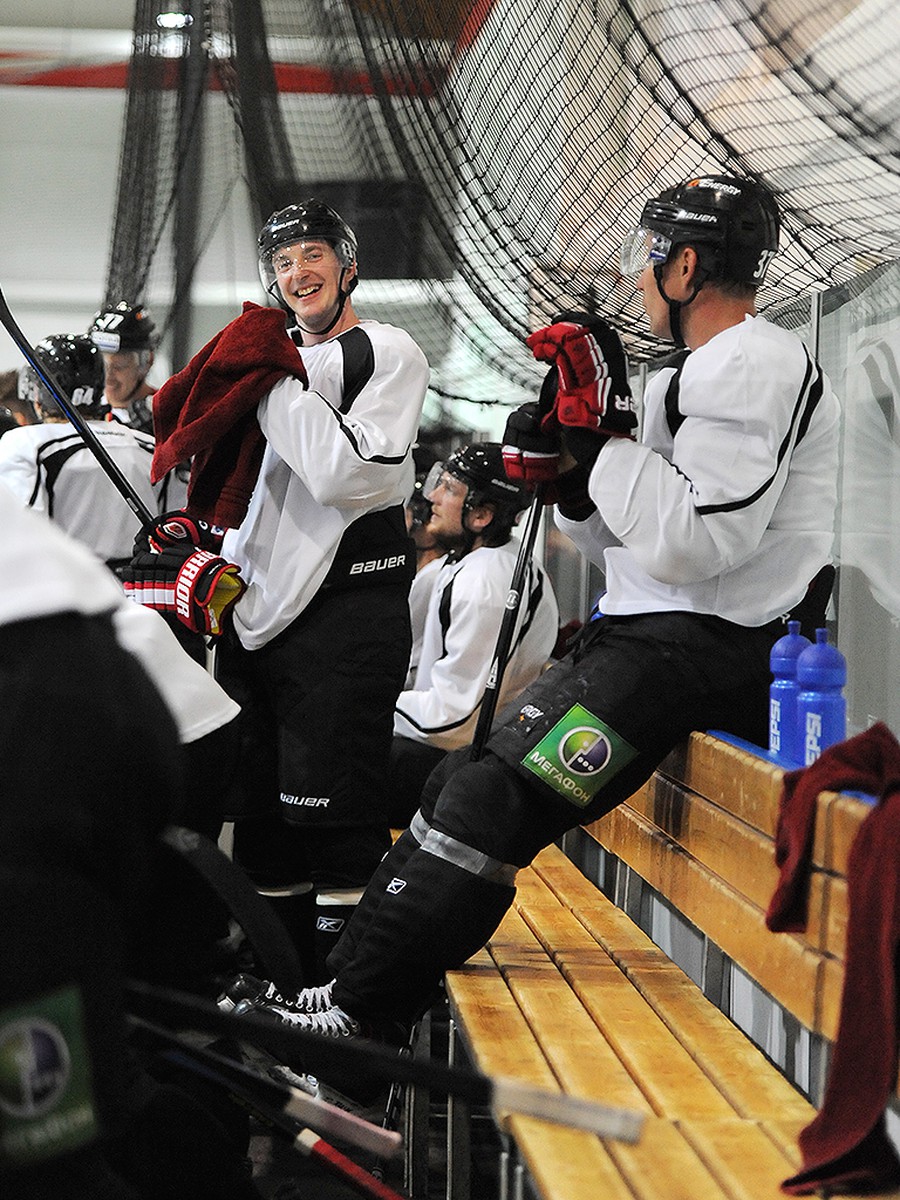 Первая тренировка "Авангарда" на льду