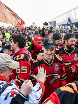 «Авангард» привёз Кубок Гагарина в Омск!