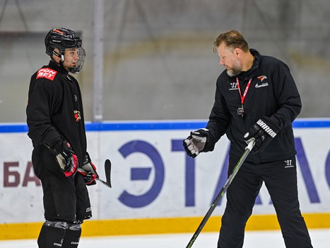 Глеб Трикозов и Михаил Гуляев тренируются с «Авангардом»