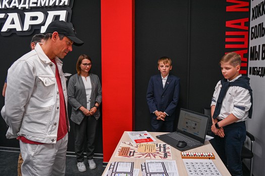 Александр Крылов на G-Drive Арене и в Хоккейной Академии «Авангард»