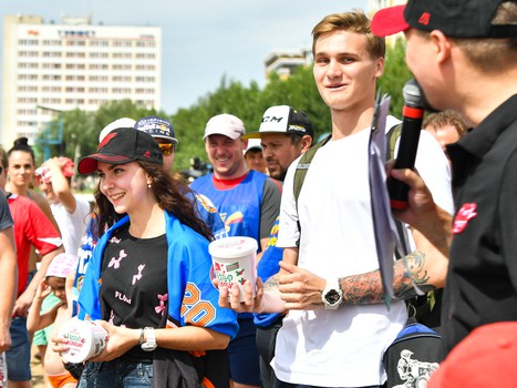 Жаркий хоккей: в Омске состоялся третий "Кубок Авангарда" по хоккею на песке