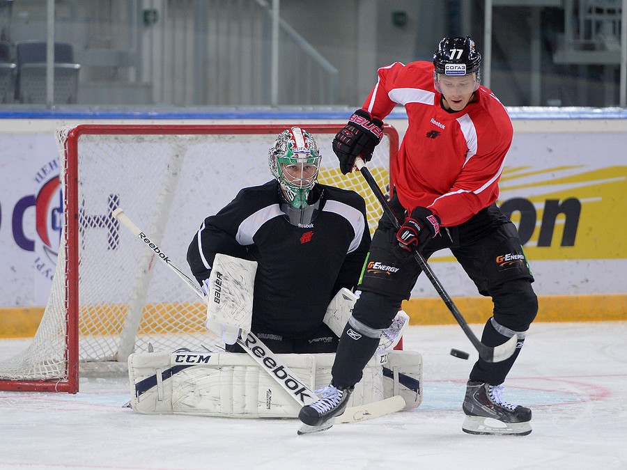 Первая тренировка ХК "Авангард" на льду "Арены Омск" в сезоне 2014/15