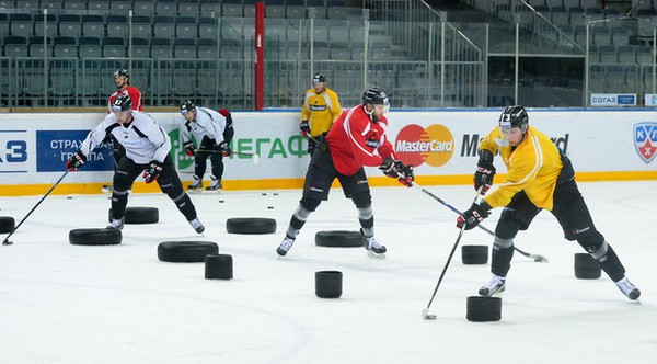Обратный отсчет до плей-офф стартовал. "Авангард" готовится к завершению регулярного чемпионата