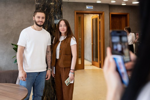 Договорённость о продлении контракта и автограф-сессия Семёна Чистякова в «Айсорс»