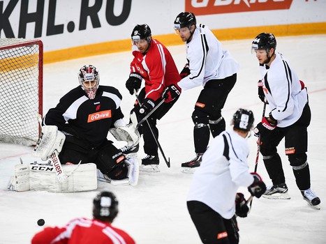 "Авангард" готовится к матчу с "Трактором"