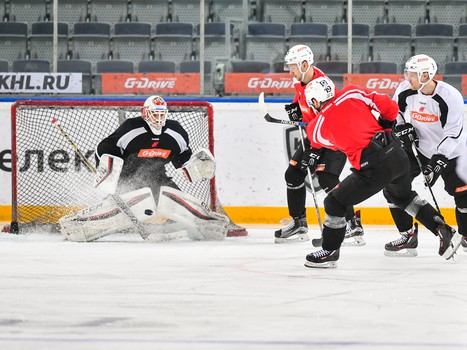 Тренировка "Авангарда" перед отправлением в Магнитогорск