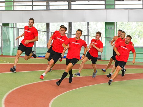 Силовой фортлег в легкоатлетическом манеже