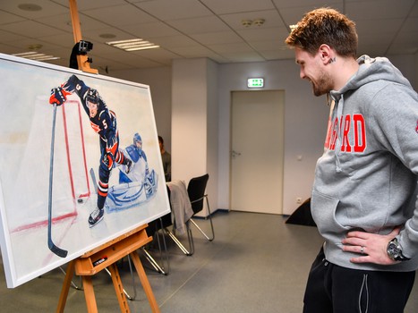 "Авангардное" искусство! С игроков омской хоккейной команды написали картины