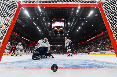 СЛОМАЛИ МАТРИЦУ | Победная раздевалка «Авангарда» после матча с «Металлургом» (ВИДЕО)