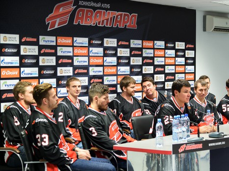 Пресс-конференция президента ХК "Авангард" Владимира Шалаева и представление новичков
