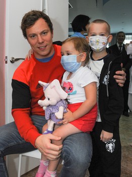 Фурх, Густафссон и Анелёв в гостях у юных болельщиков из ОДКБ