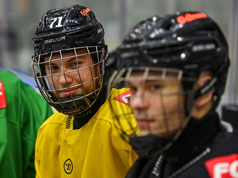 Глеб Трикозов и Михаил Гуляев тренируются с «Авангардом»