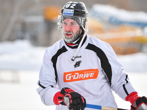 Тренировка "Авангарда" на стадионе "Юность" под открытым небом