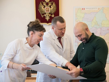 Максим Сушинский в гостях у детей из ОДКБ