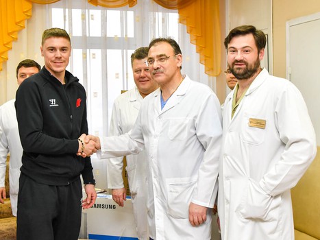 Итоги Усабря: подарки от "Авангарда" пациентам онкологического диспансера