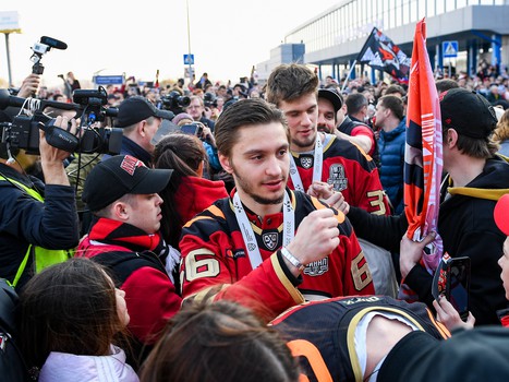 «Авангард» привёз Кубок Гагарина в Омск!