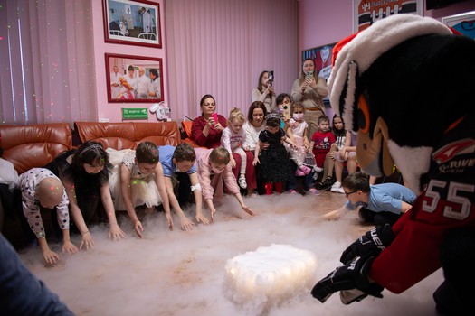 «Авангард» в гостях у болельщиков из гематологического отделения ОДКБ