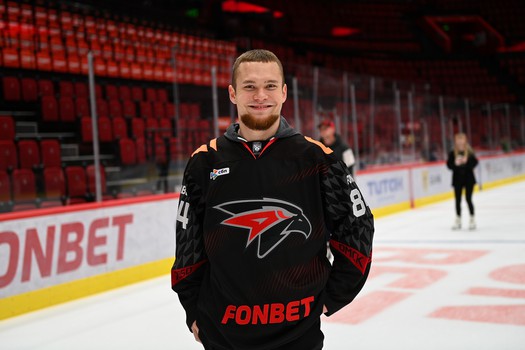 Массовые катания для 75 первых покупателей абонементов на матчи «Авангарда» в сезоне 2025/26 с Михаилом Гуляевым