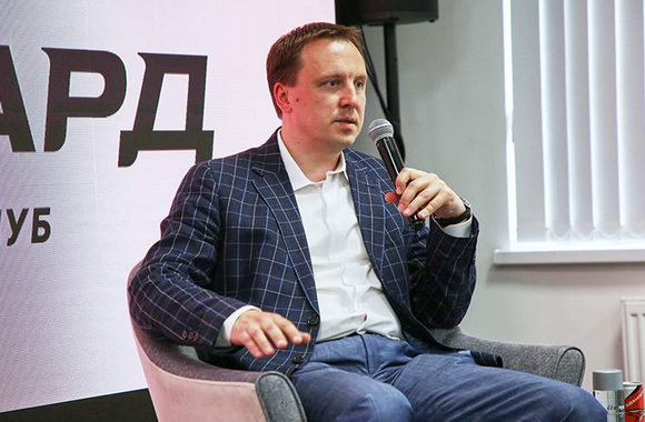 Генменеджер «Авангарда» Волков назвал хоккеиста Мирошниченко настоящим бойцом