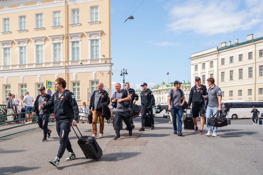 «Авангард» прилетел в Санкт-Петербург