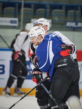 "Авангард" готовится к матчам в Хабаровске