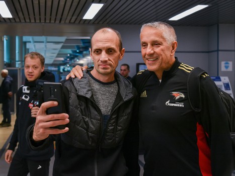 Боб Хартли прилетел в Омск