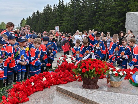 Возложение цветов в Парке Победы