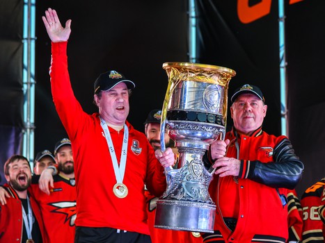 «Авангард» привёз Кубок Гагарина в Омск!