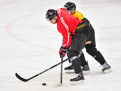 Первая тренировка Чеда Рау в "Авангарде"