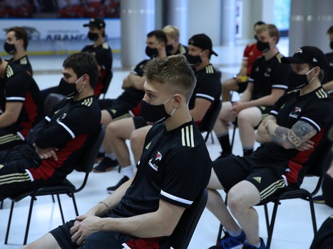 Сезон начинается. Командное собрание «Авангарда»