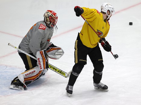 Тренировка «Авангарда» перед матчем в Новосибирске