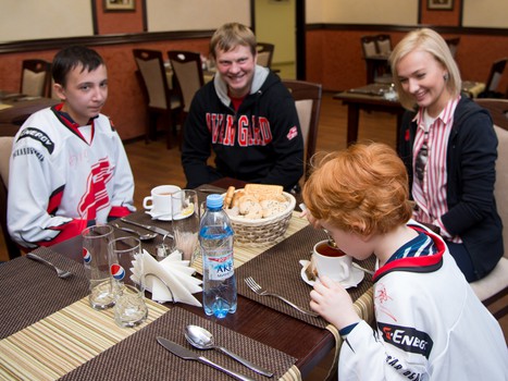 Болельщики из ОДКБ в гостях у "Авангарда"