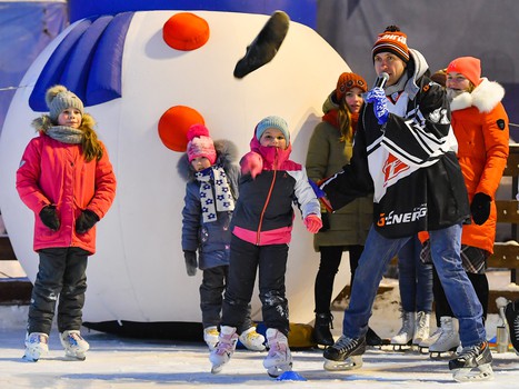 Выходные с «Авангардом» на городском катке на Бударина
