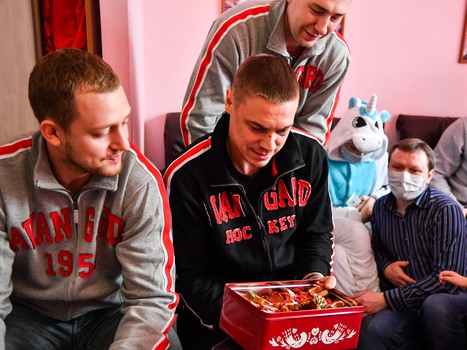 "Авангард" поздравил юных болельщиков из ОДКБ с наступающим Новым годом