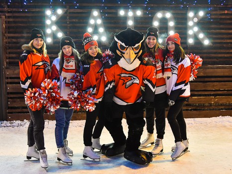 Выходные с «Авангардом» на городском катке на Бударина