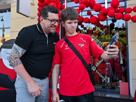 Первая вечеринка Буэнос Летос: Луи Робитайл