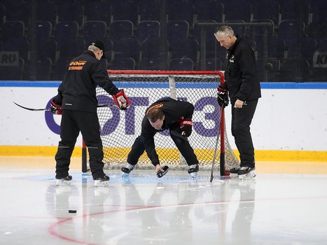 Тренировка «Авангарда» перед матчем в Уфе