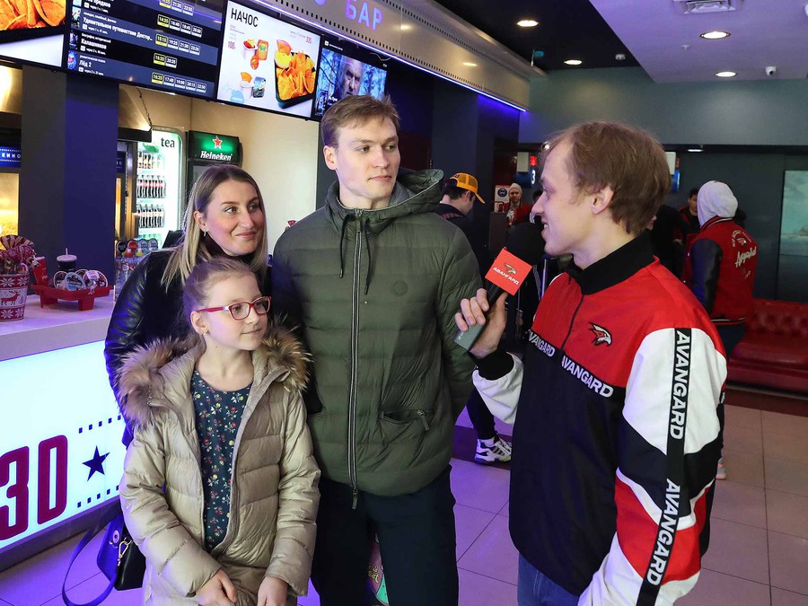 Игроки «Авангарда» посмотрели фильм «Лёд 2»