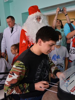 Владимир Соботка в гостях у юных болельщиков клуба из ОДКБ