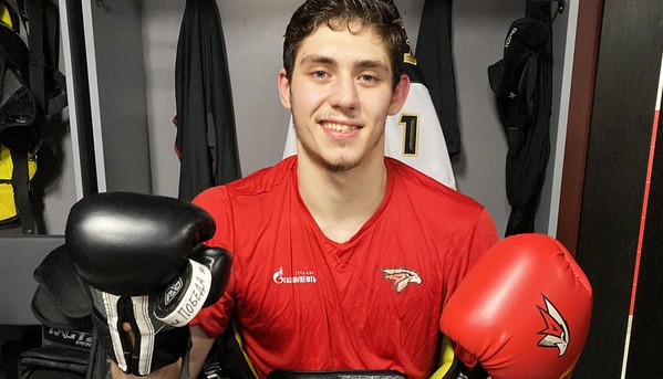 Камбэк с 0:3 и победа | Раздевалка «Авангарда», Мишуров и Хартли после матча в Риге (ВИДЕО)