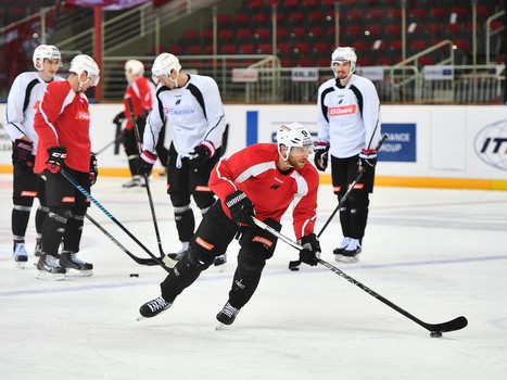 Раскатка "Авангарда" перед выездным матчем в Риге