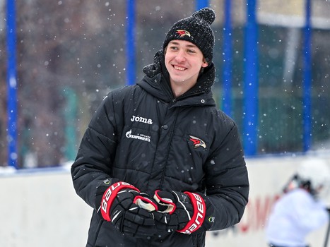 Уроки хоккея проходят в 10 школах Омска