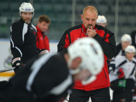 Тренировка "Авангарда" перед первым выездом сезона