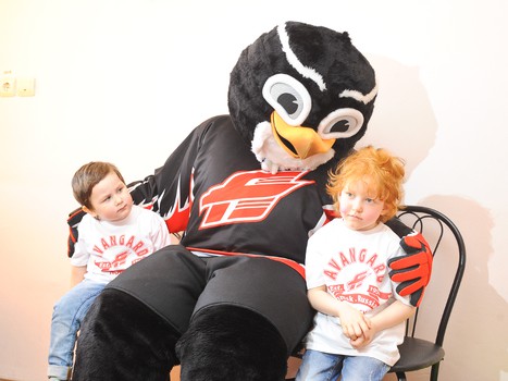 "Авангард" устроил праздник для юных болельщиков из ООДКБ