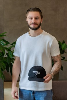 Договорённость о продлении контракта и автограф-сессия Семёна Чистякова в «Айсорс»