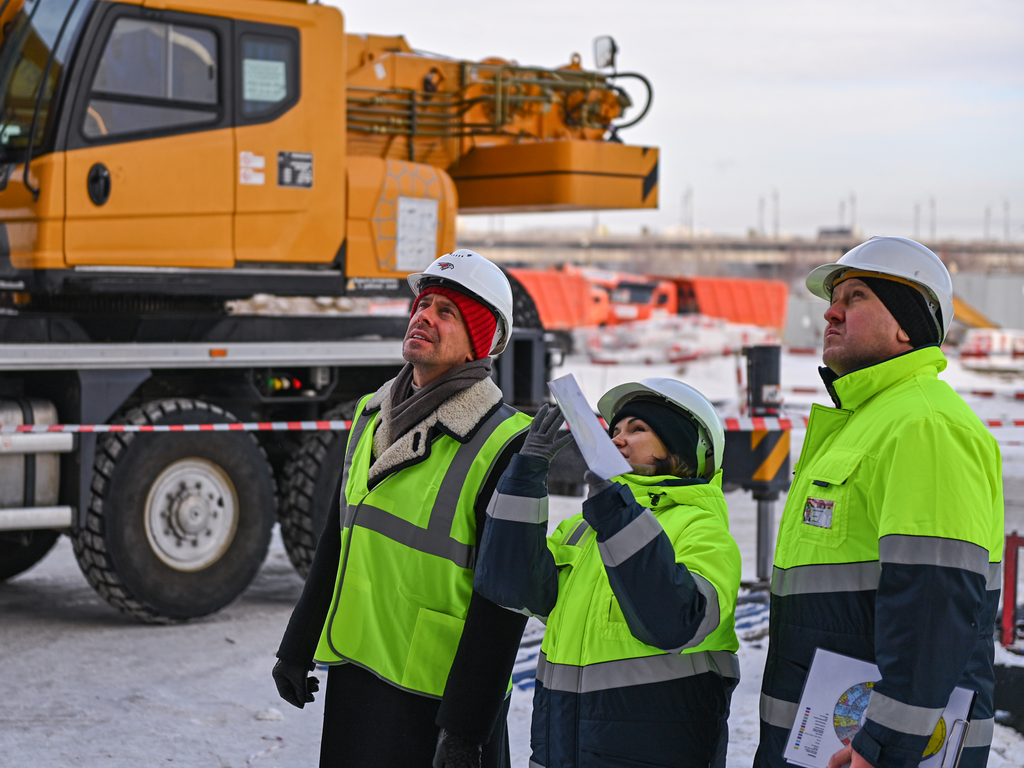 Александр Крылов на строительной площадке «Арены Омск»