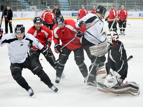 "Авангард" тренируется перед стартом домашней серии