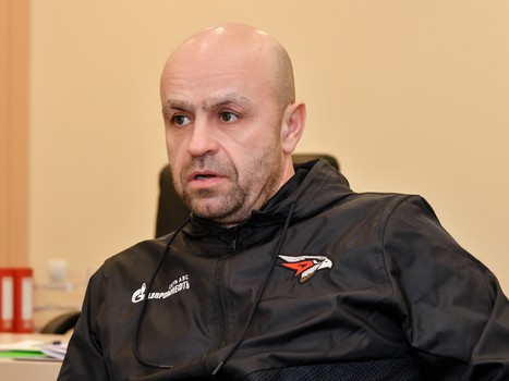 Елена Мизулина в Хоккейной Академии «Авангард»