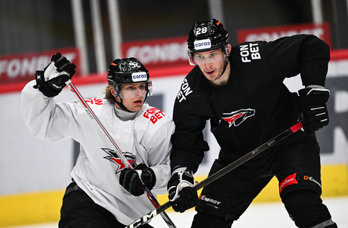 Тренировка «Авангарда» перед первым матчем серии с «Нефтехимиком»